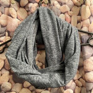 Lululemon Vinyasa snap infinity scarf wrap - Heathered Teal colour